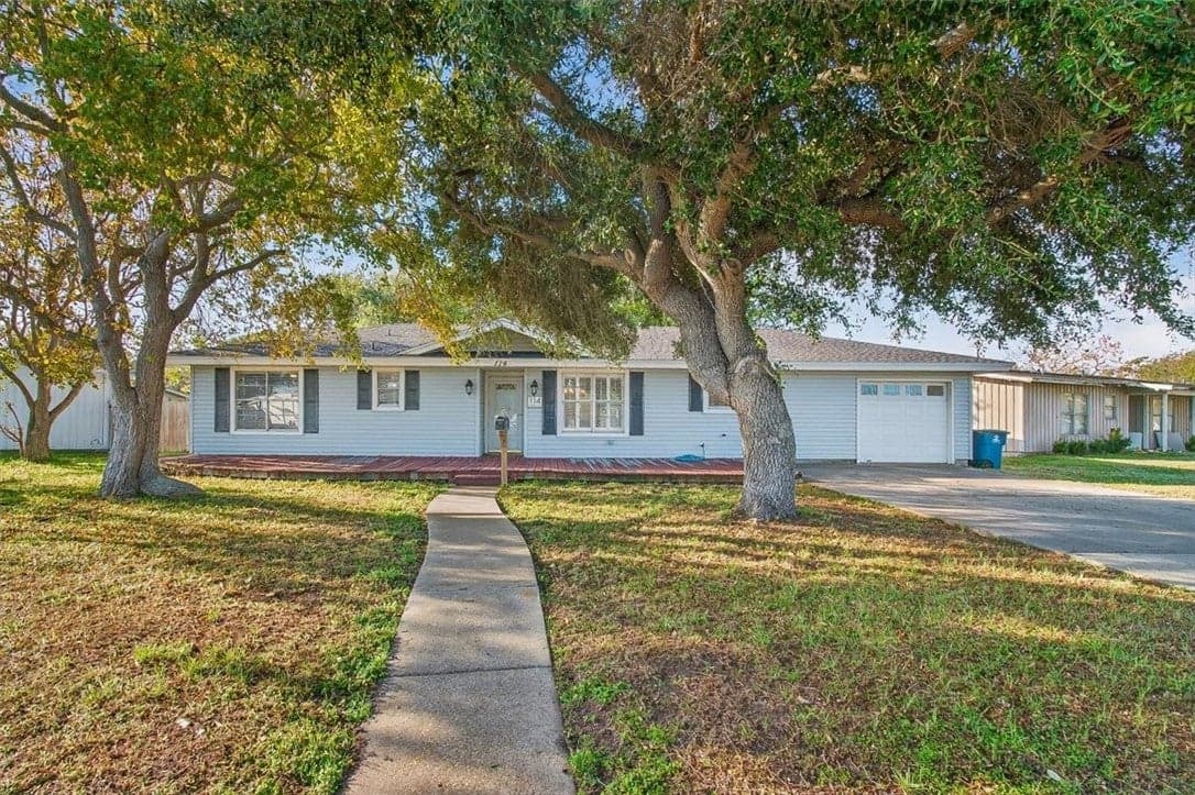 114 Maple Dr