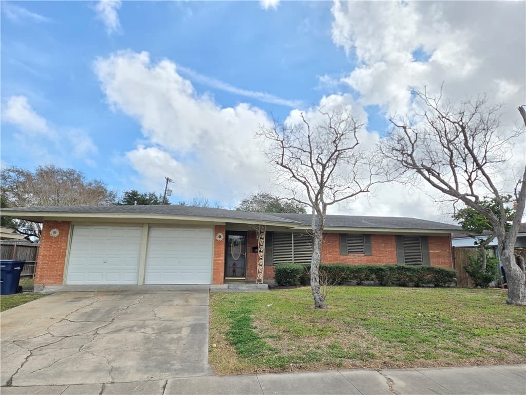 4214 Hamlin Dr