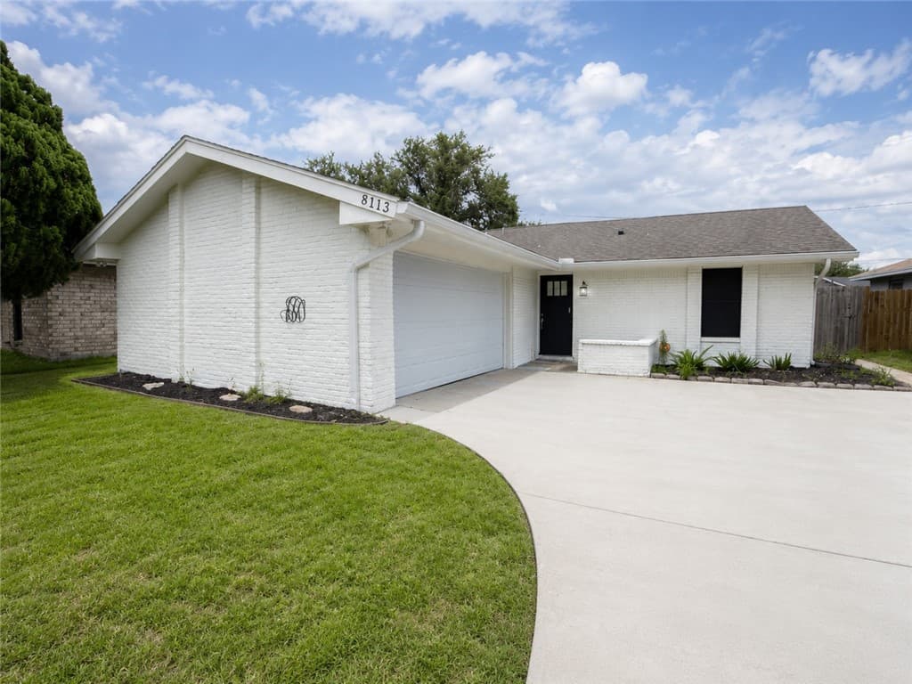 8113 Douglas Dr