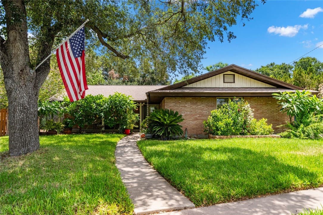 1716 Lawndale Dr
