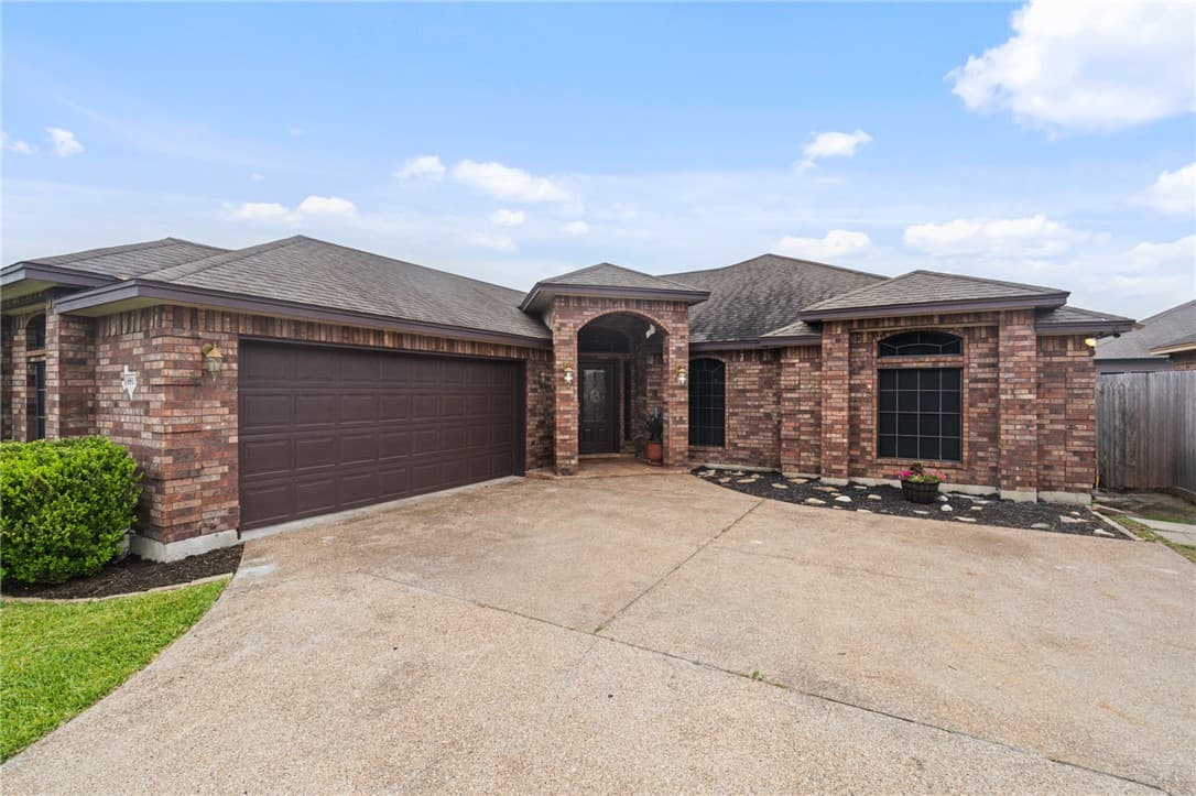 6913 Round Table St