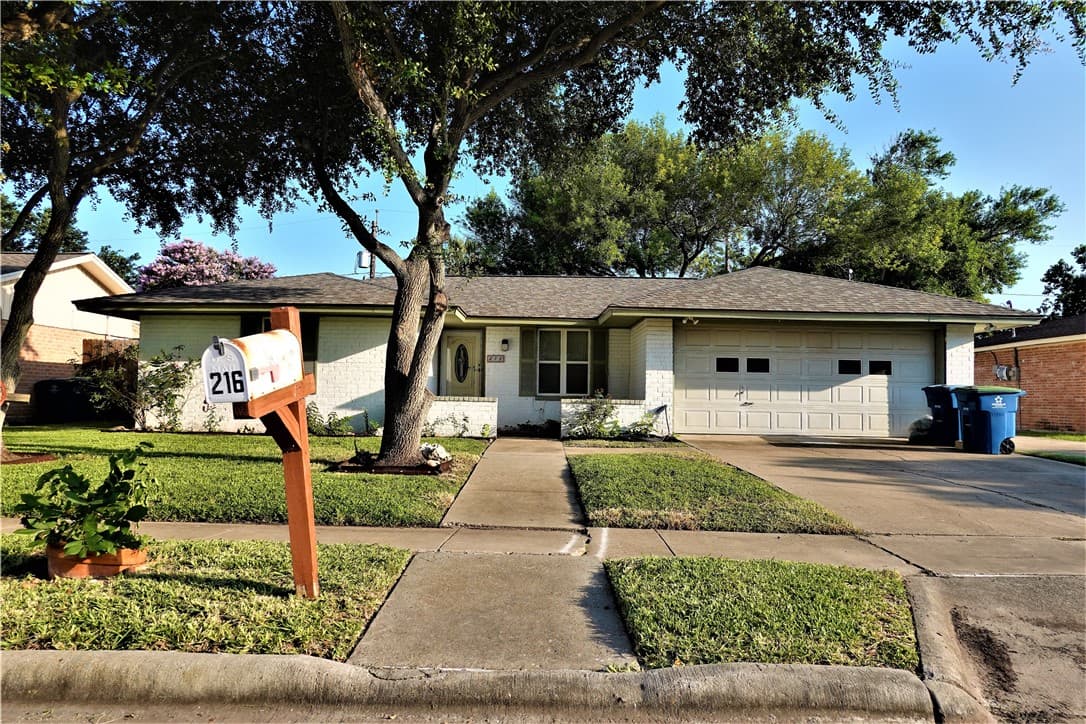 216 Llano Dr