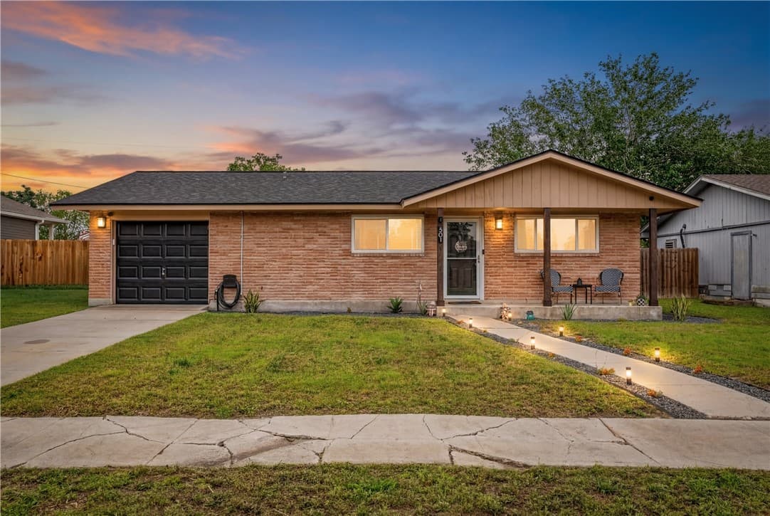 301 Retama Dr