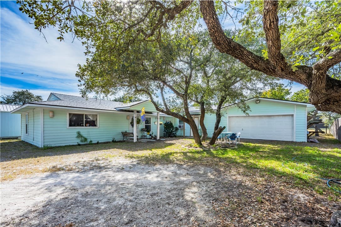 5 Circle Lake Dr