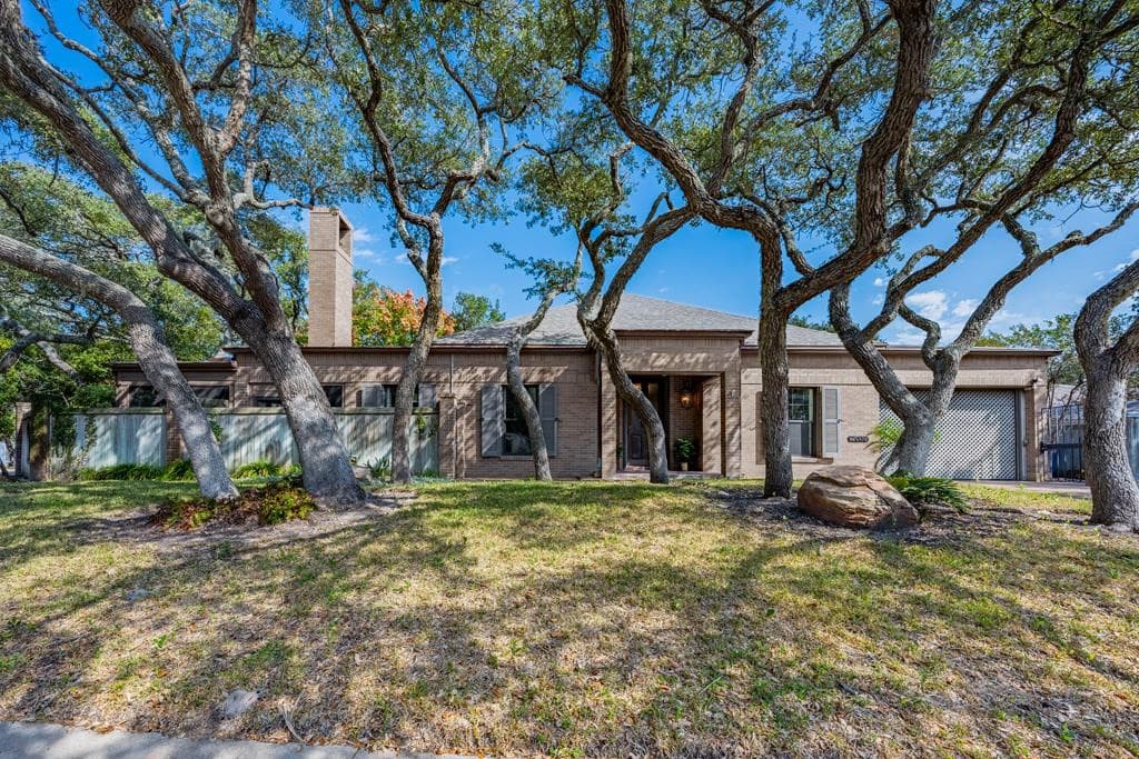 2006 Crescent Dr
