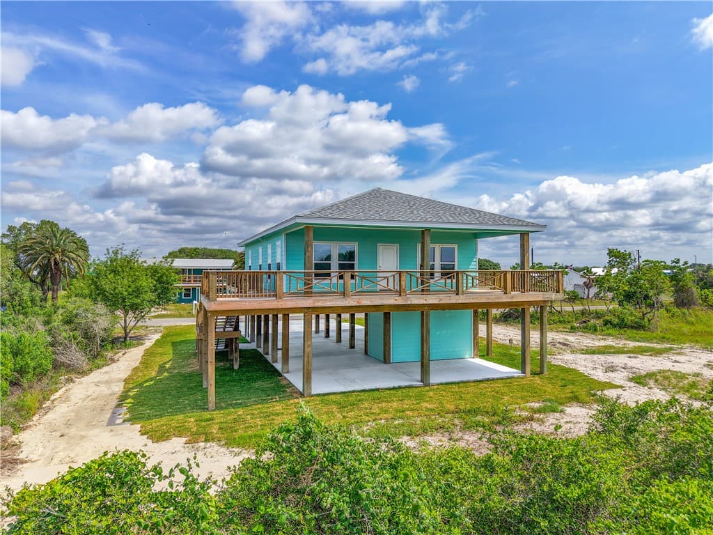 233 W Club Oak Ln