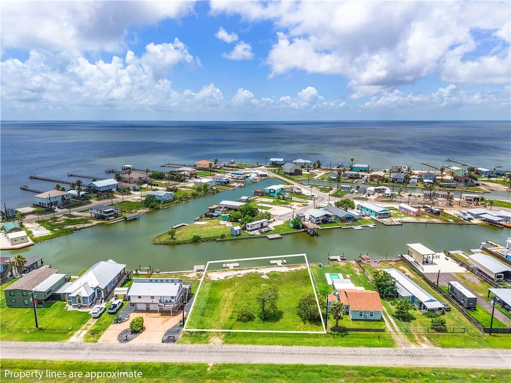 525-527 Copano Cove Rd