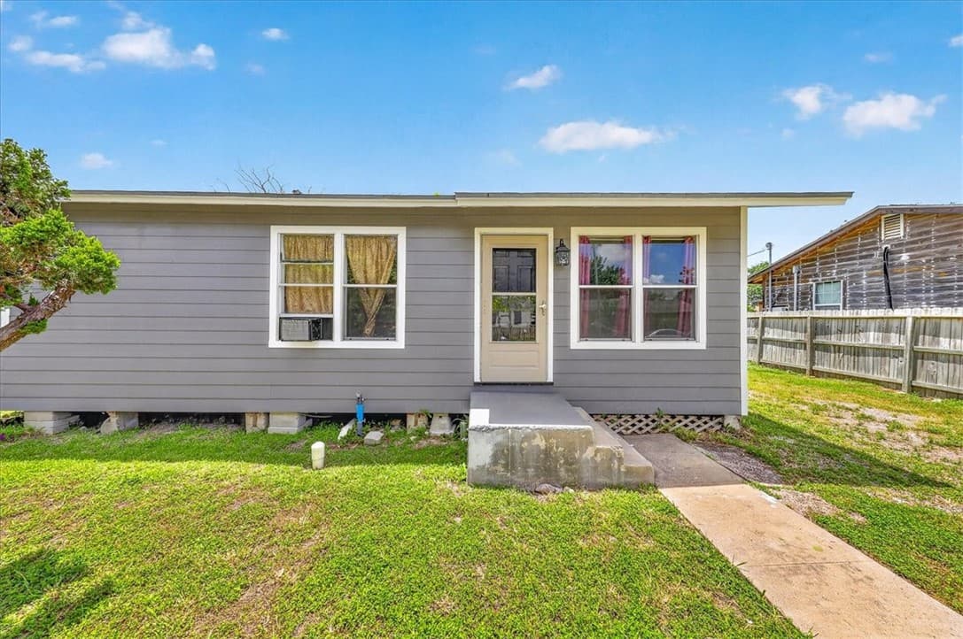 5329 Alaniz Dr