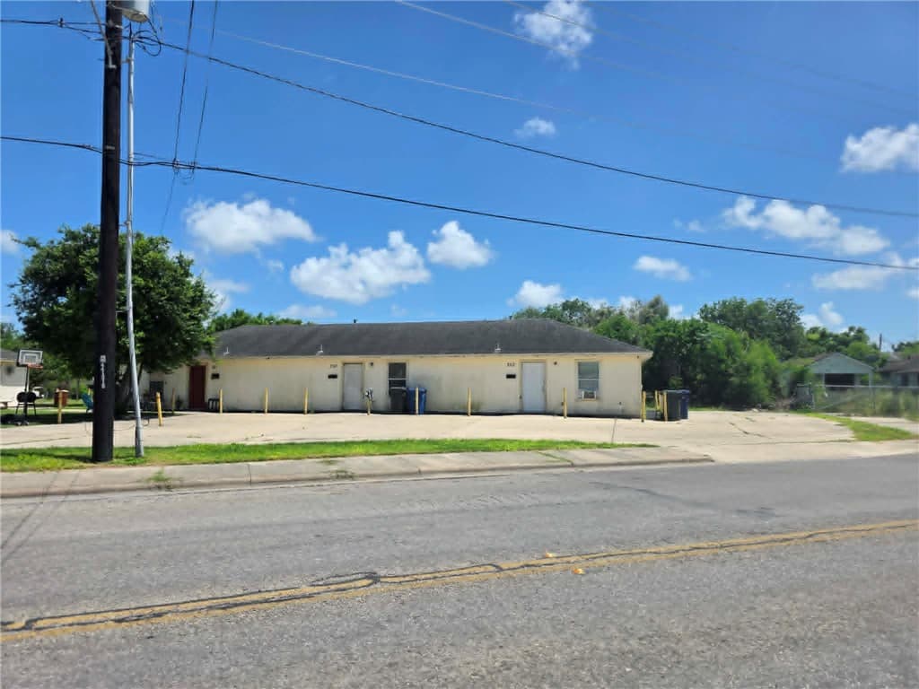 2851 Highland Ave