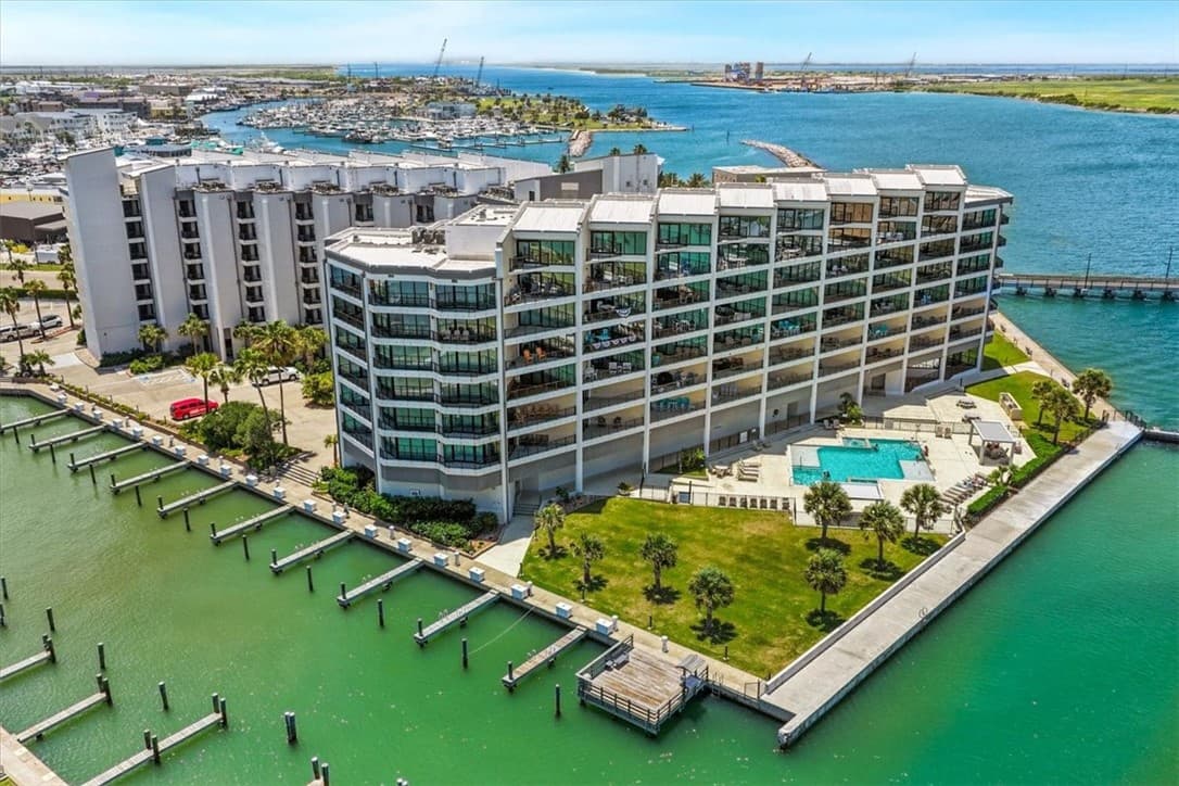 1000 N Station St Apt 104
