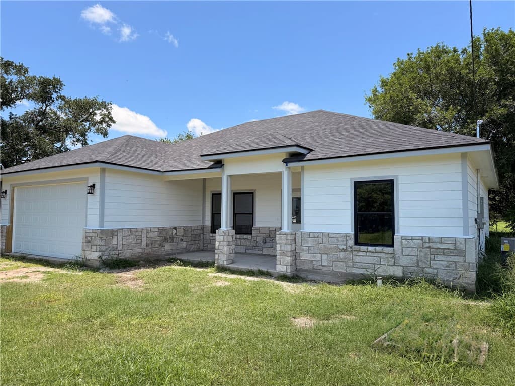 903 E Bowie St