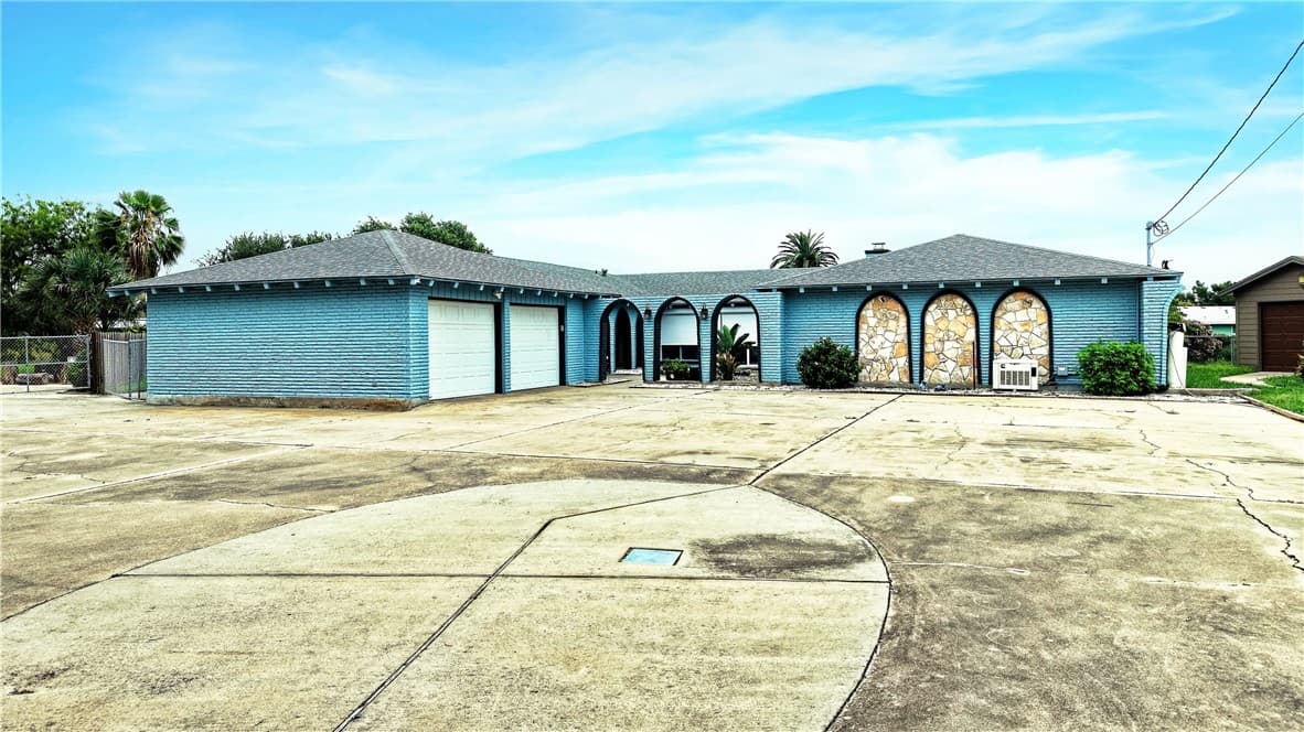 3306 Bali Dr