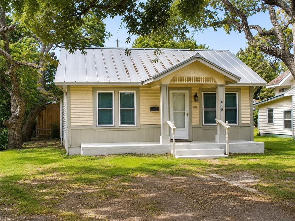 645 W Yoakum Ave