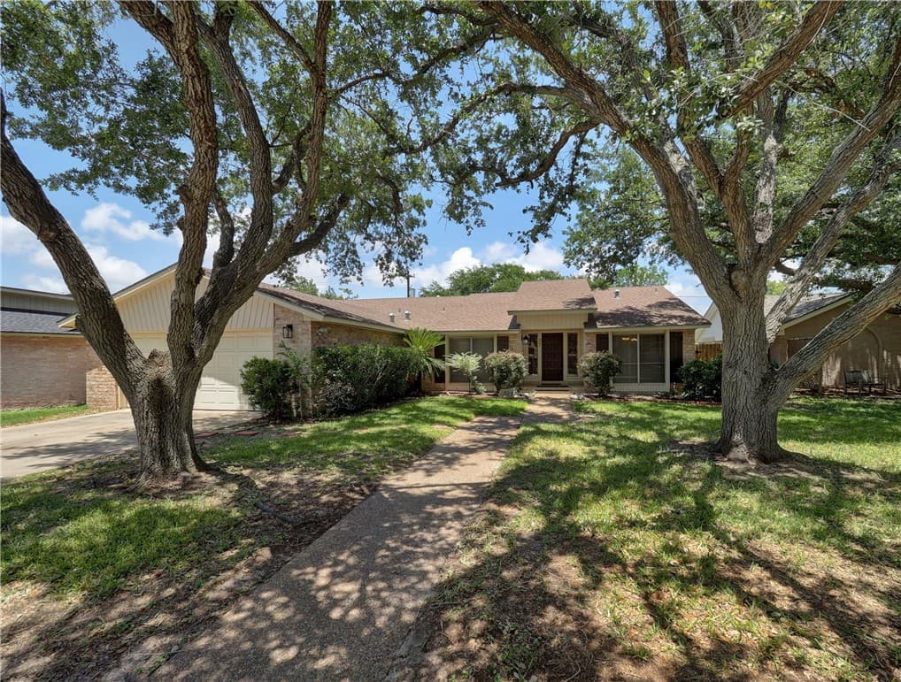 307 San Saba Dr
