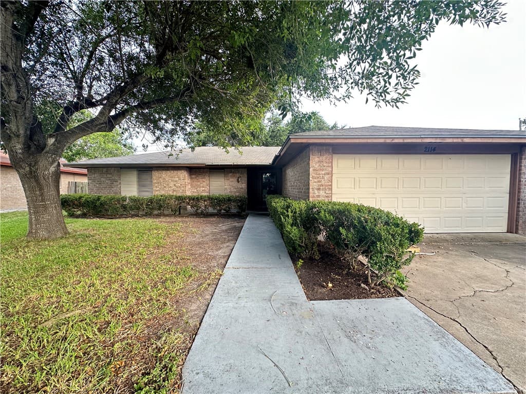 2114 Saint Charles Dr