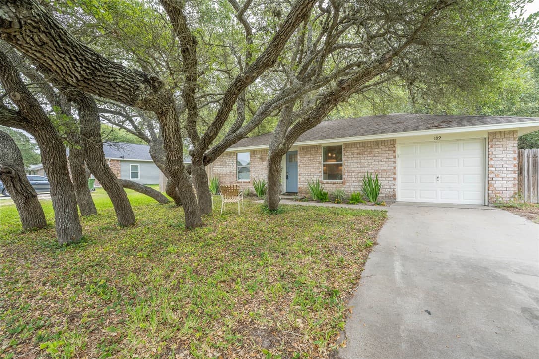 109 Saunders Ln