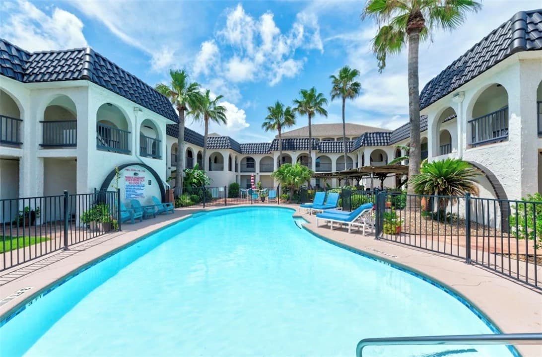 14921 Windward Dr Apt 114