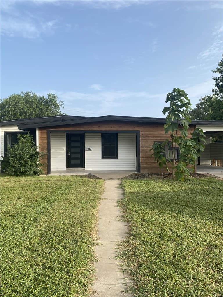 1204 Rose Dr