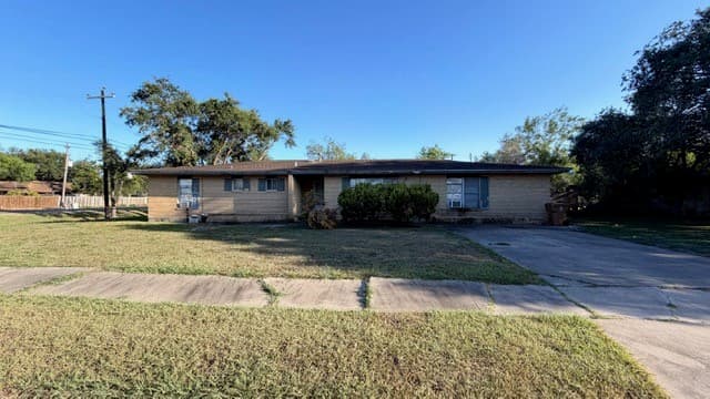 9403 Huntington Dr