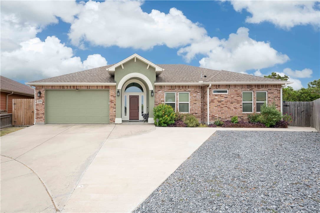 2233 Pinehollow Ln