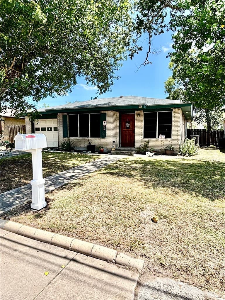 1013 Laredo St