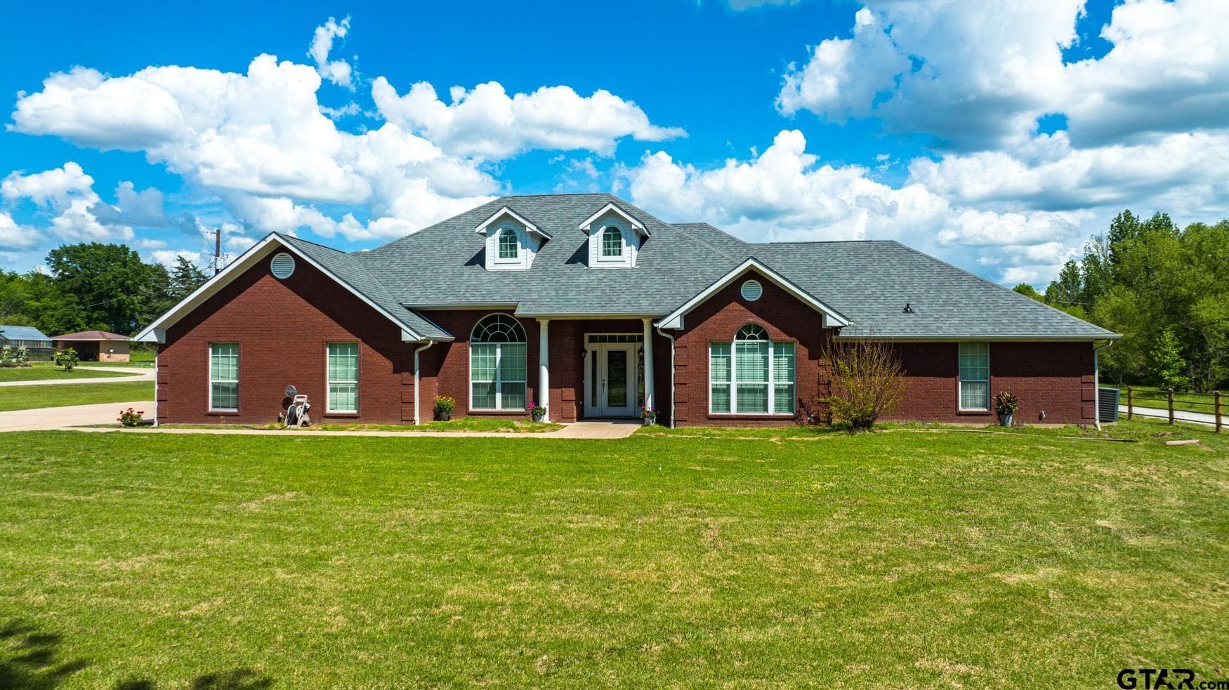 1083 County Road 2400