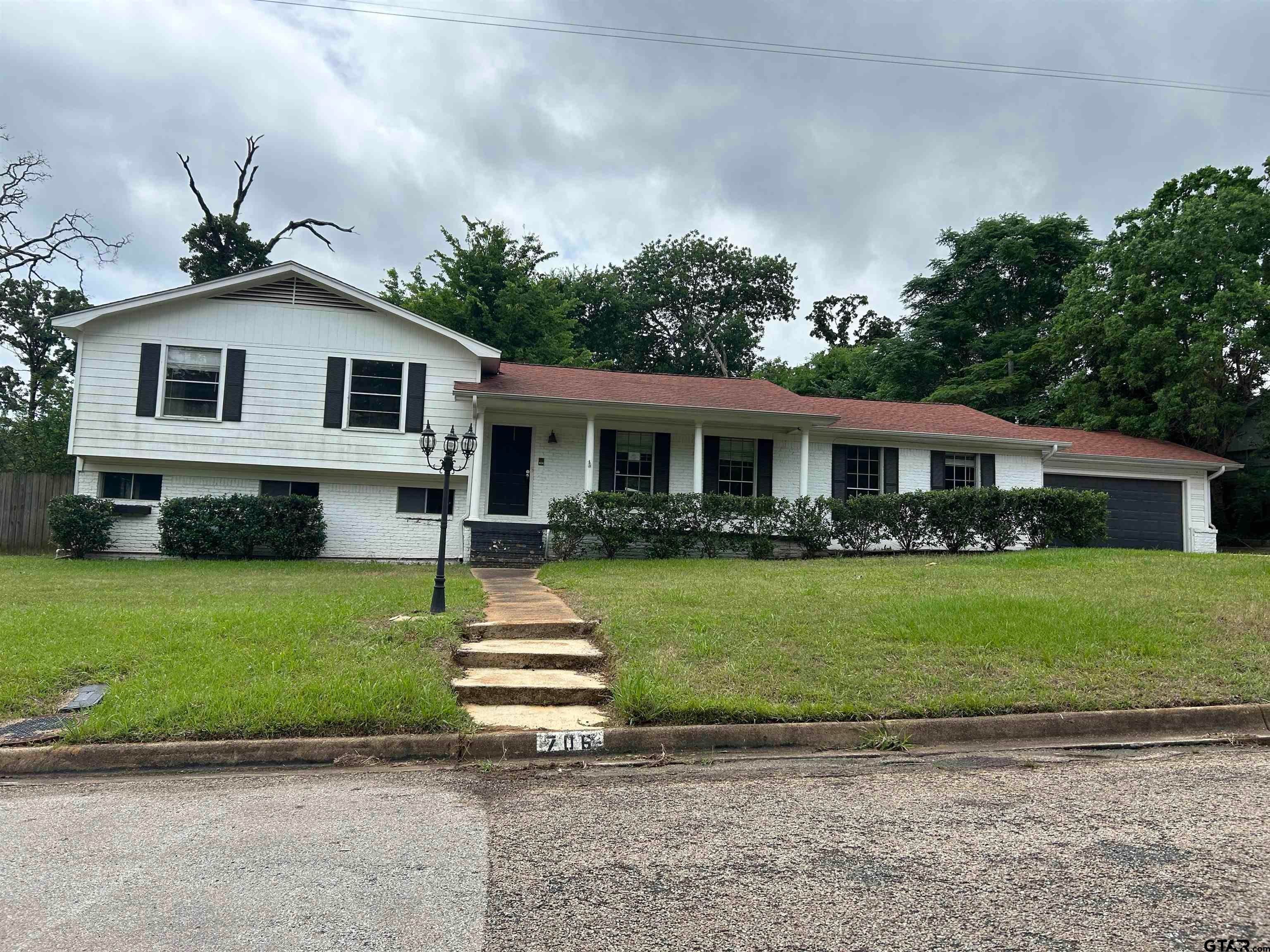 706 Inwood Dr