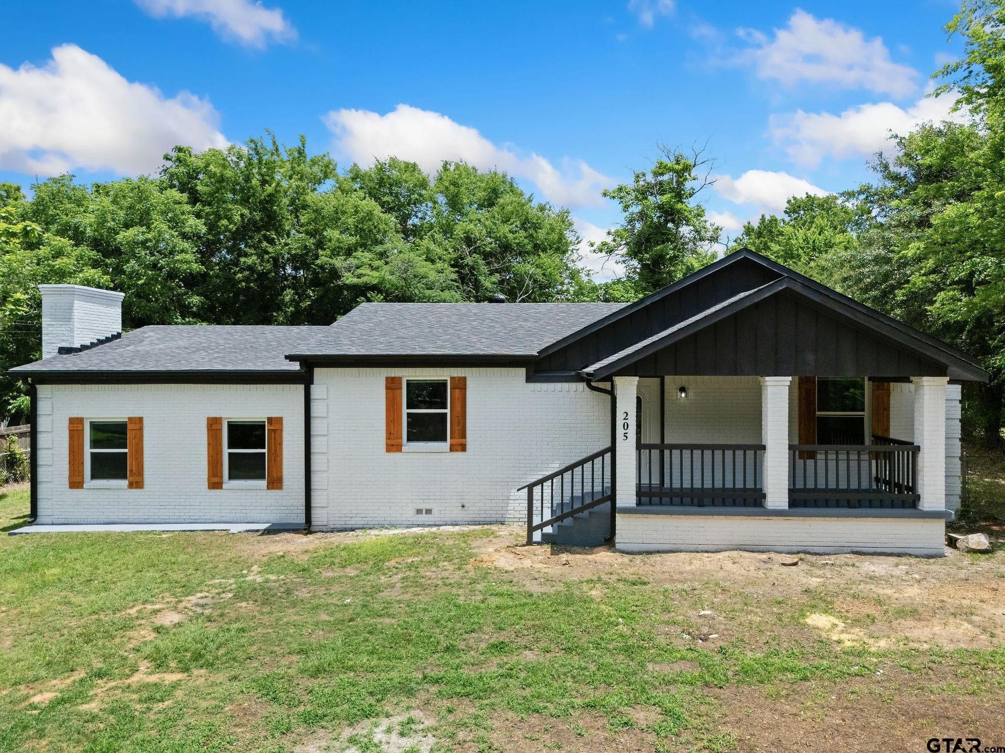 205 Hollywood Dr