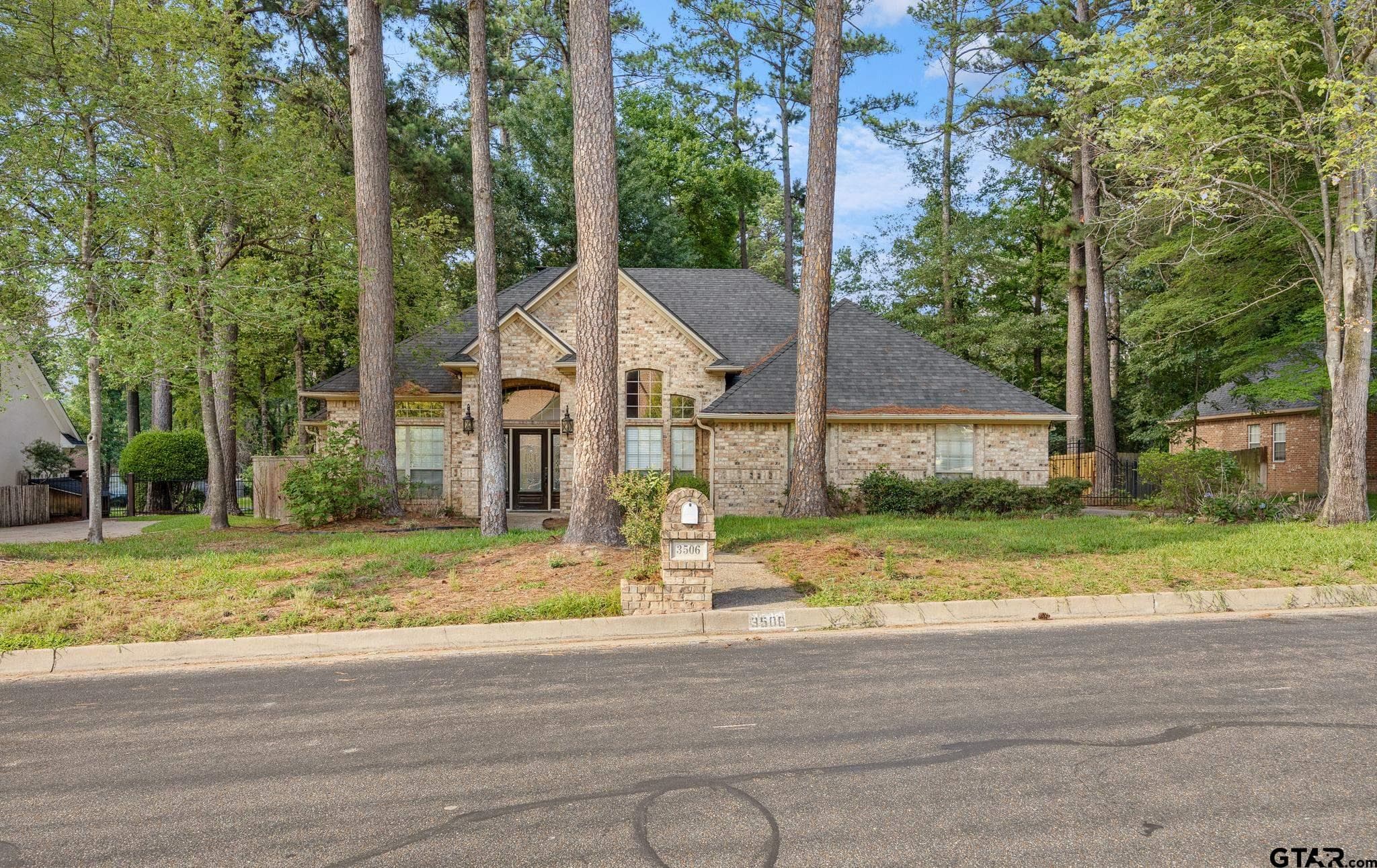 3506 Woods Blvd