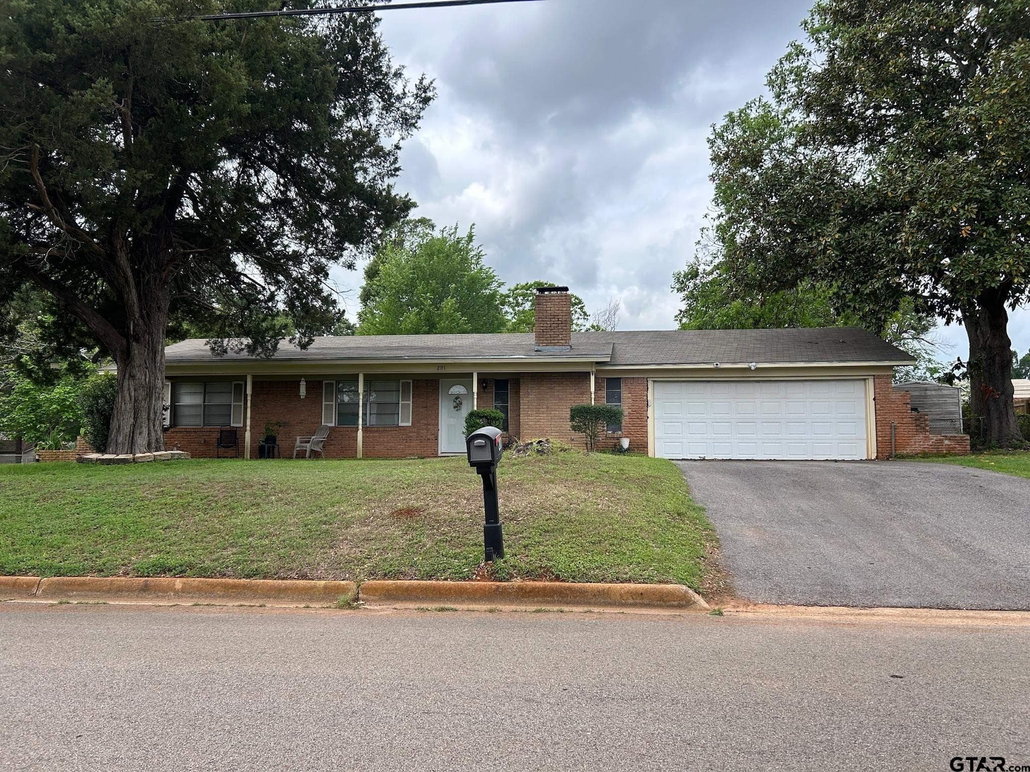 201 Shamrock Dr