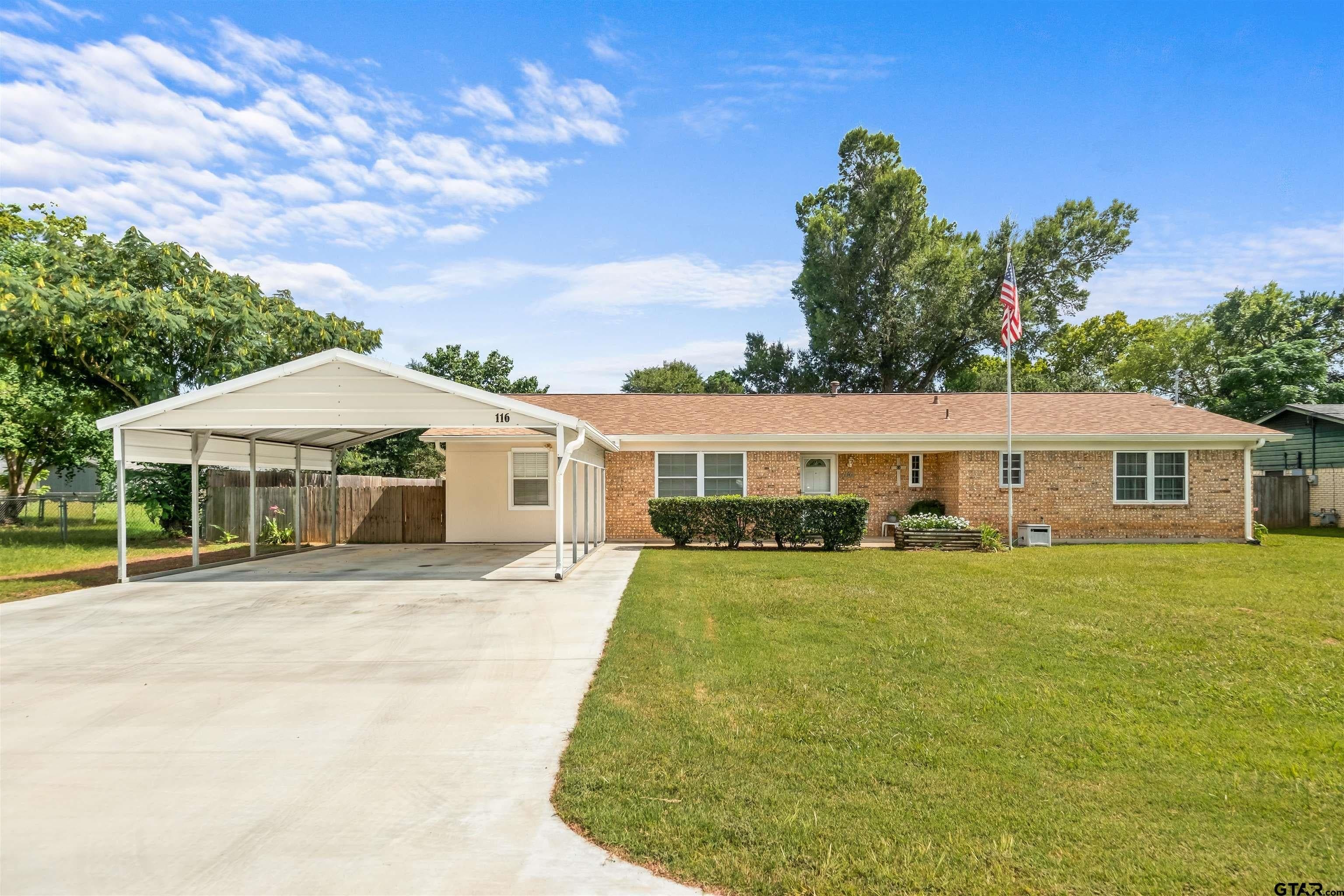 116 Larkspur Ln