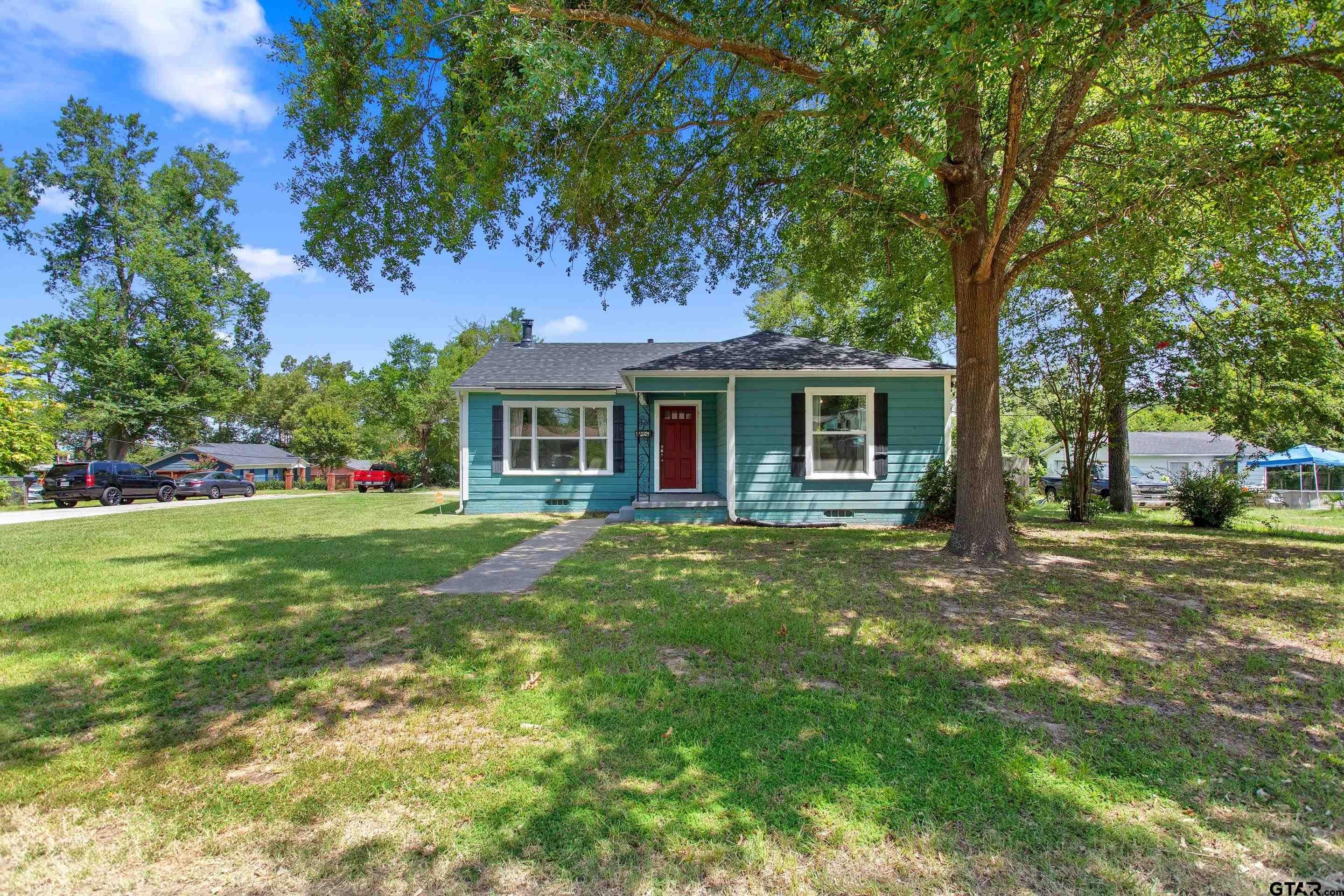 1126 Skyline St