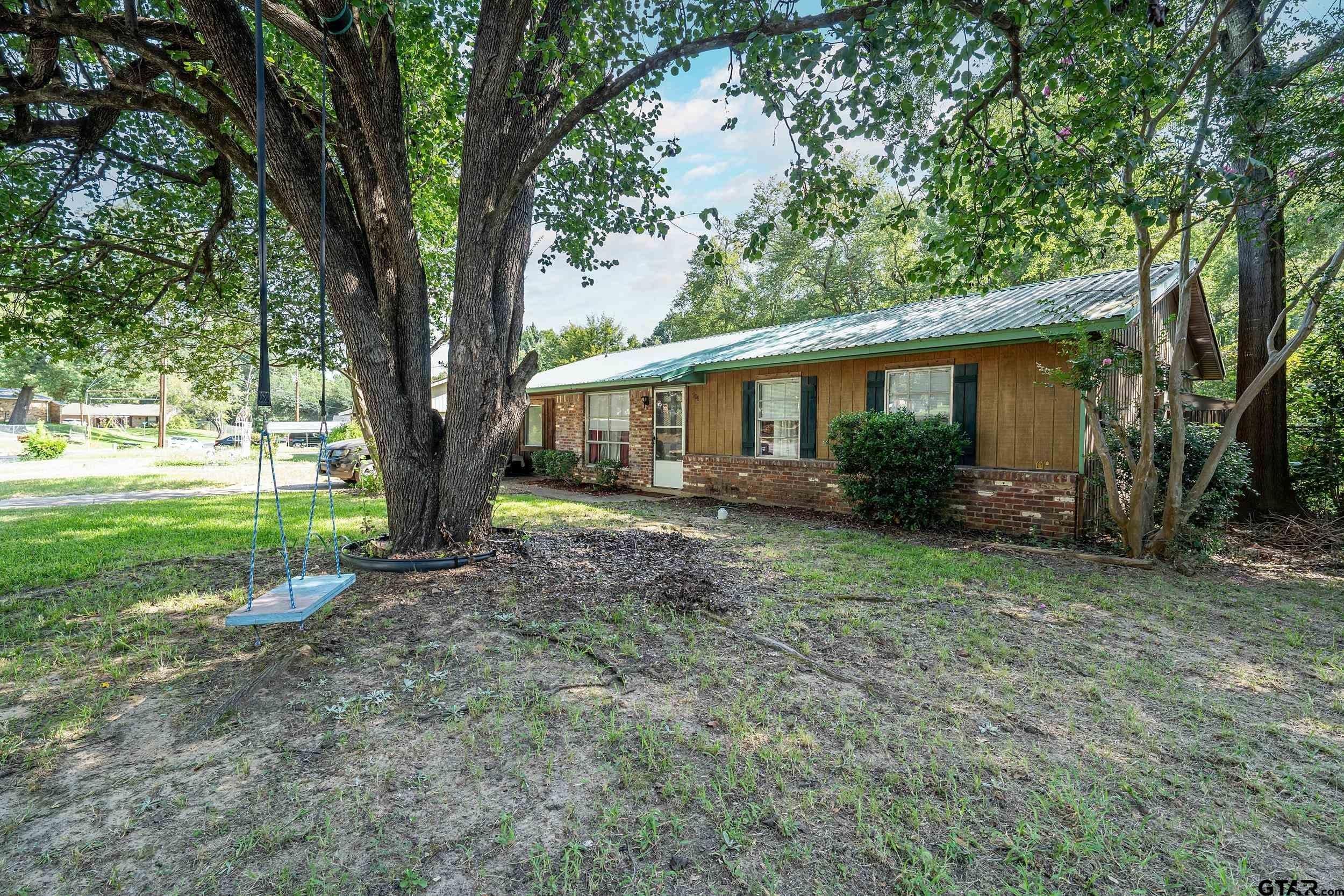908 Pinkerton Dr