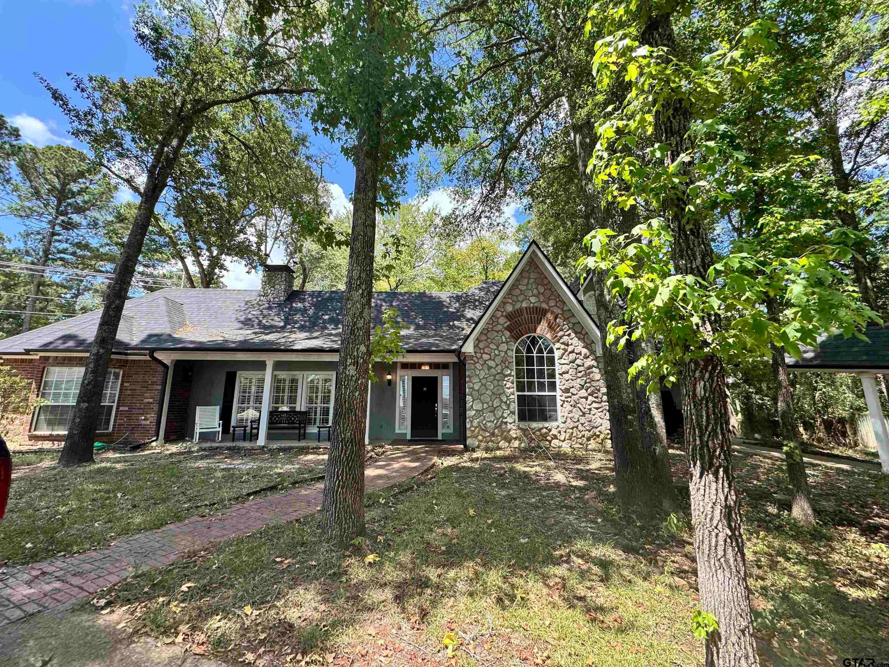 1630 Leisure Ln